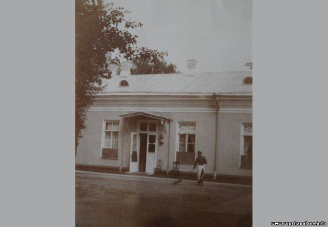 Старинная фотография Ропшинского имения