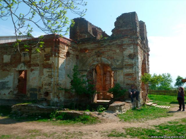 Полуразрушенная Преображенская церковь
