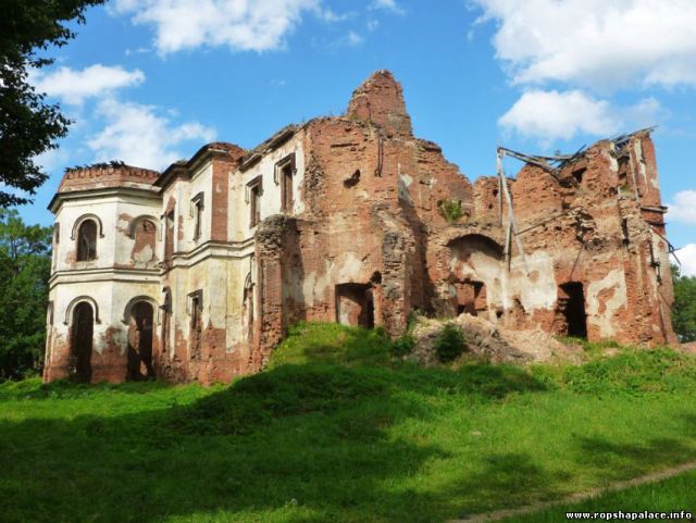 Разрушенный дворцово-парковый ансамбль