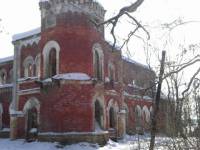 Арочные окна уловой башни дома в Торосово