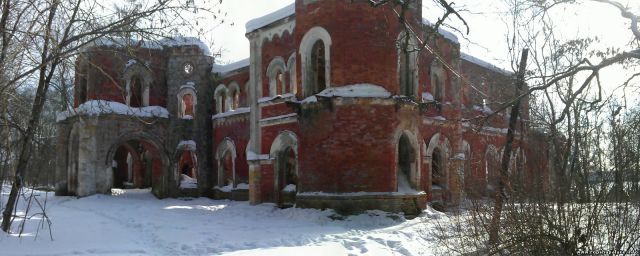 Дом в готическом стиле