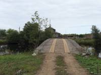 Бревенчатый мост через канал